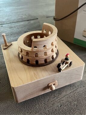 Wooderful Life Rome Colosseum Gladiator Musical Music Box NIB